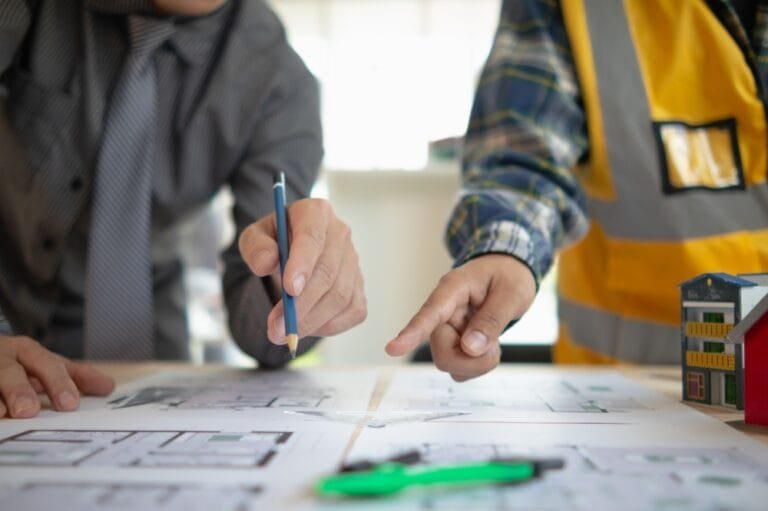 Construction,Engineers,Discuss,And,Exchange,Ideas,With,Architects,To,Improve