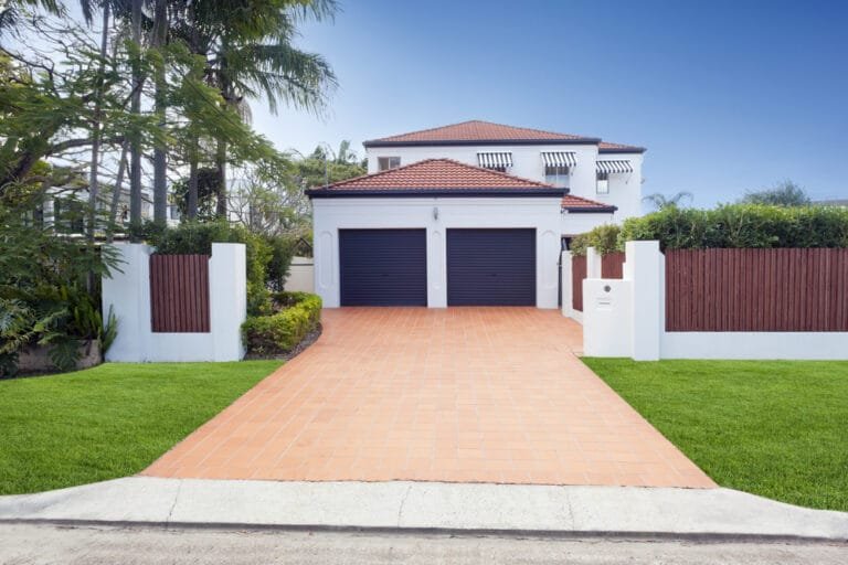 Modern,House,Exterior,With,Driveway,And,Blue,Sky