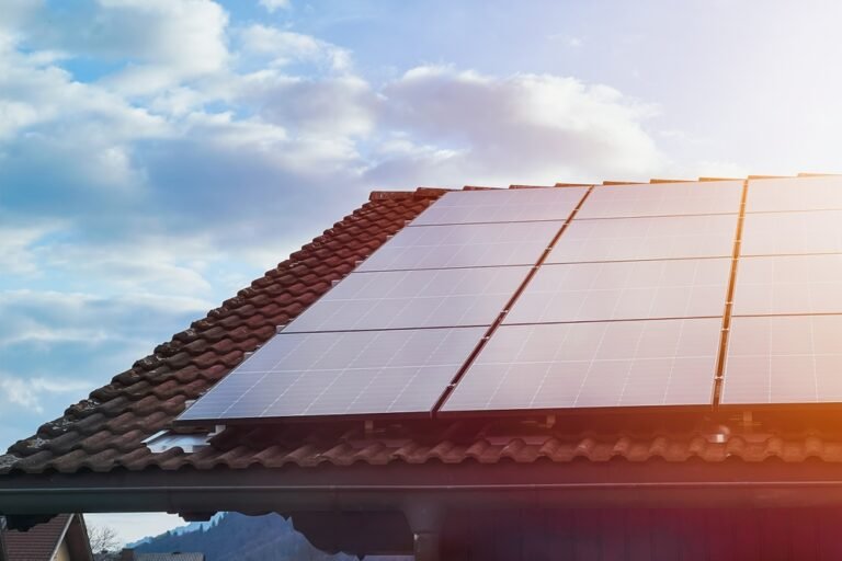 Clean,Energy,Tops,Off,Alpine,House,In,The,Sun